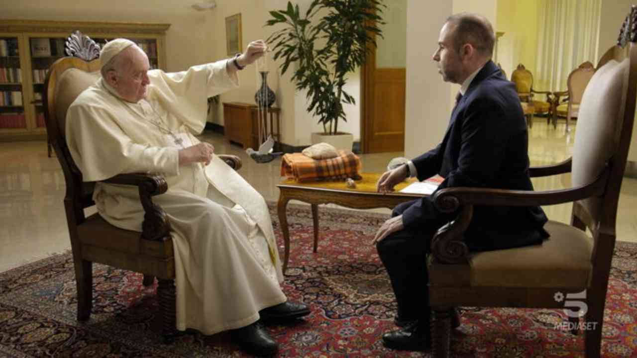 papa francesco intervista canale 5