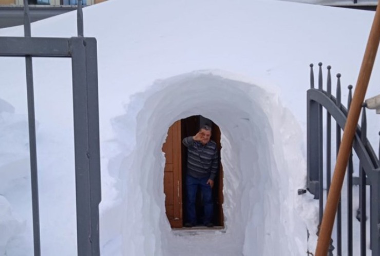 Scava tunnel per uscire di casa