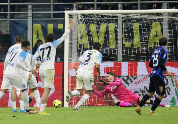 Il Napoli resta primo con il Milan secondo staccato di m5 punti