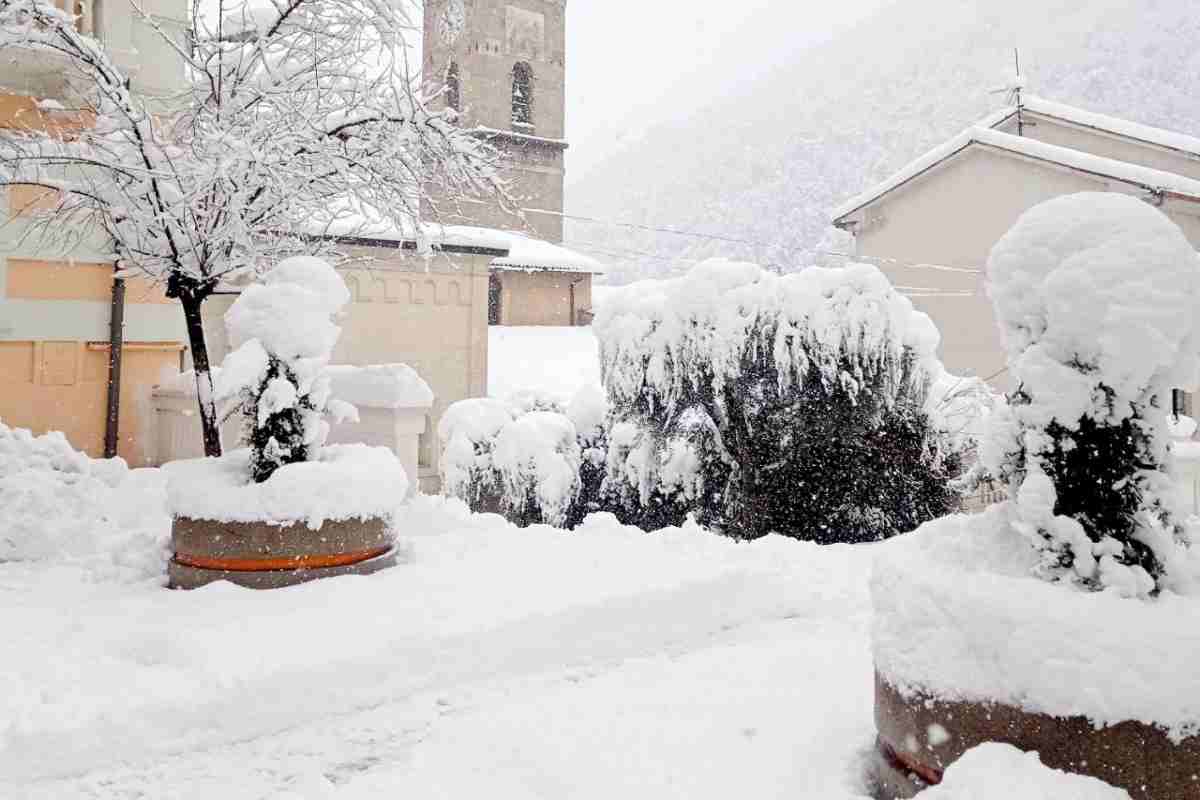 La neve paralizza L'Abruzzo