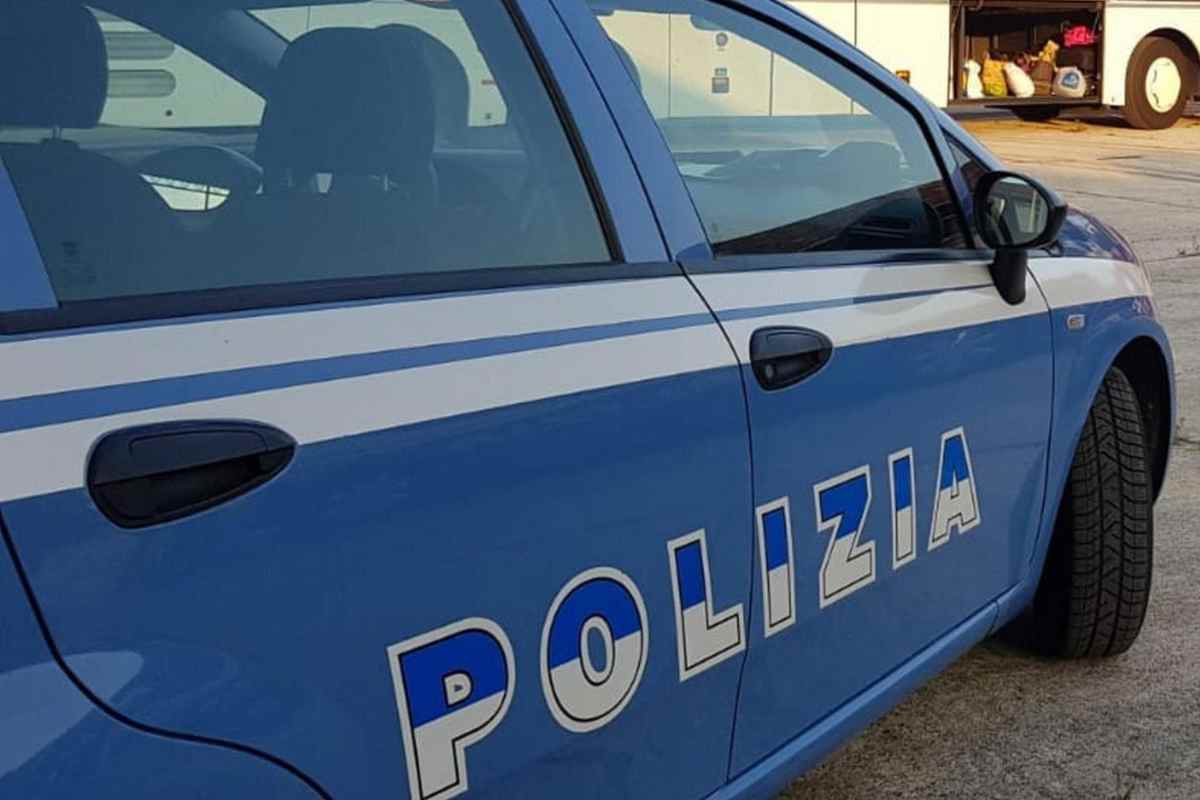 Entra armato nel pullman