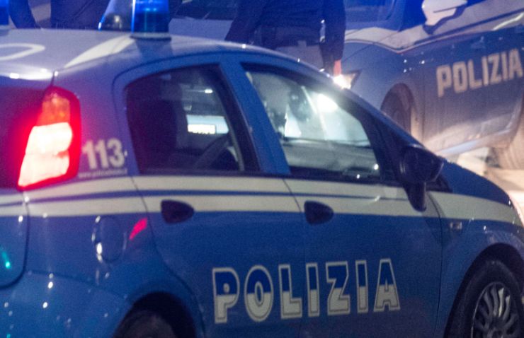 Entra armato nel pullman