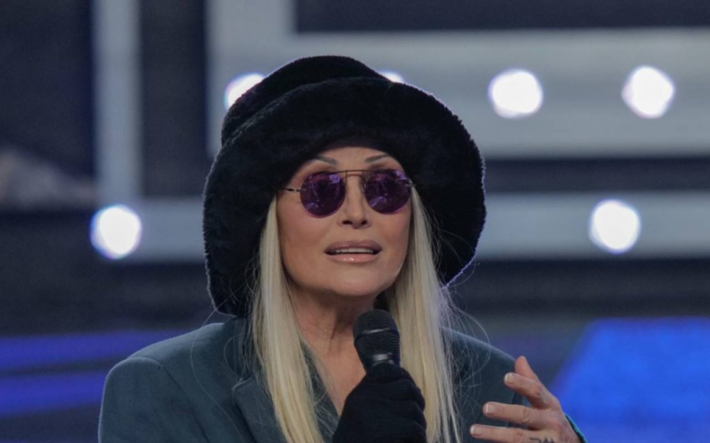 Anna Oxa risponde a Fedez e non risparmia nemmeno qualche suo collega Anna Oxa risponde a Fedez e non risparmia nemmeno qualche suo collega