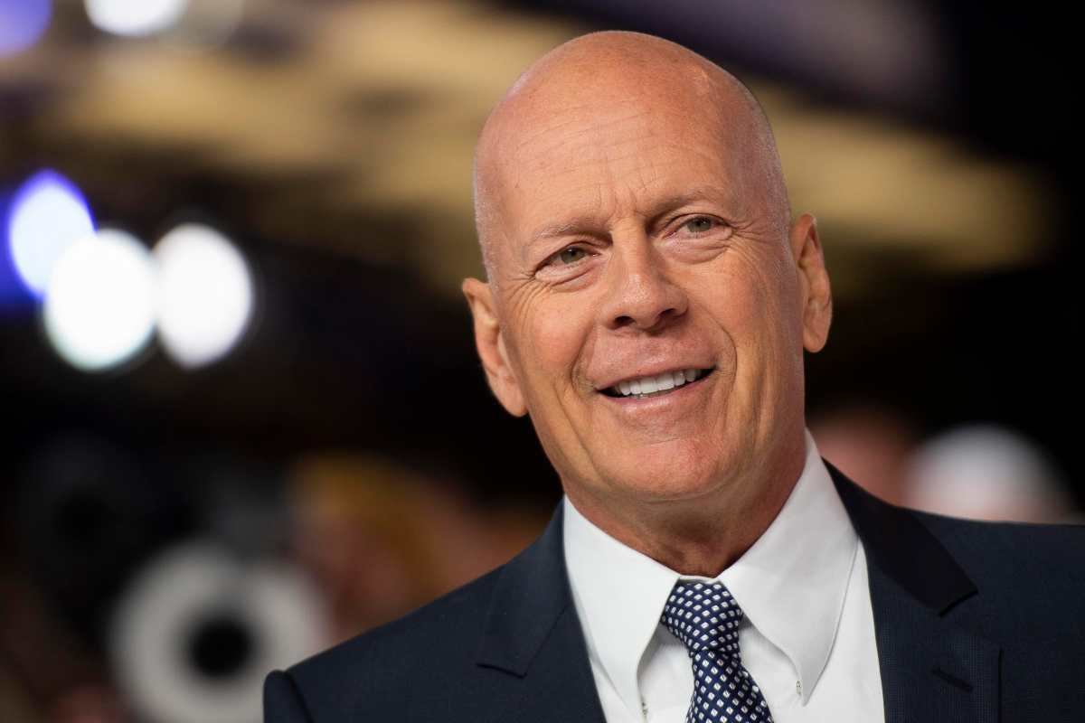 Bruce Willis salute