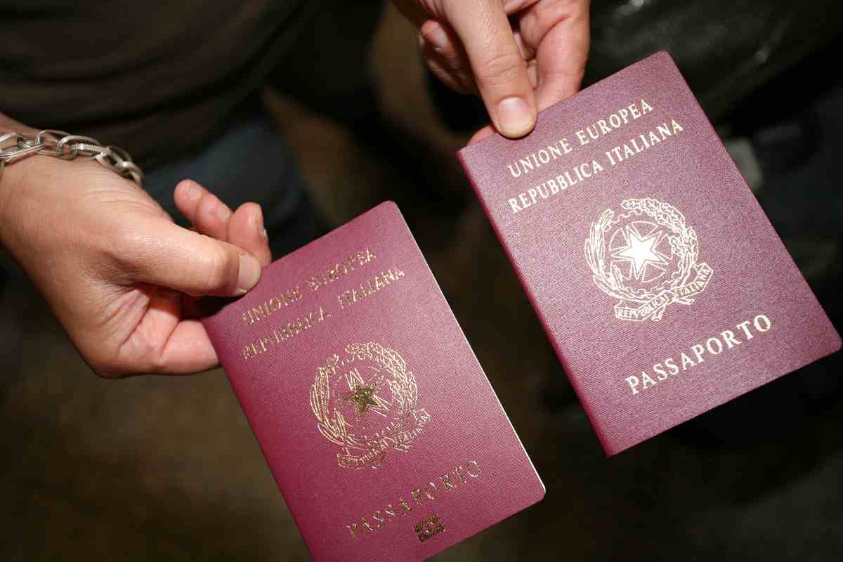 Caos passaporti file interminabili