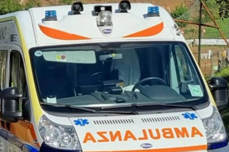 Moto contro lampione
