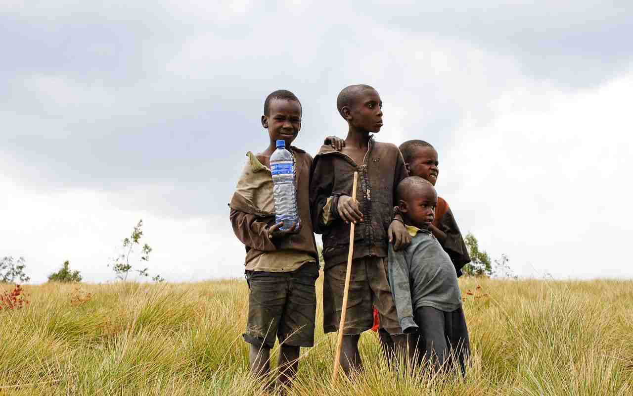 Bambini senza acqua nel mondo