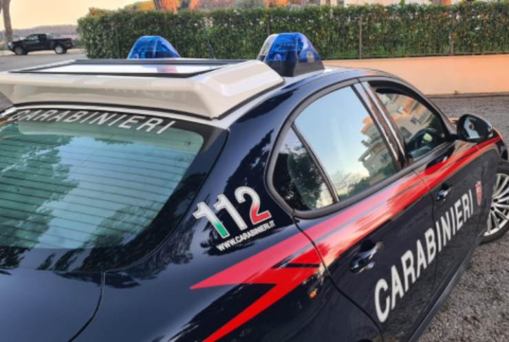 Accoltella al petto il marito