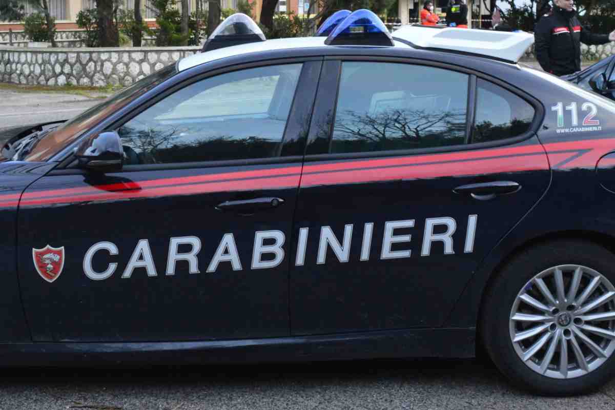 Si finge carabiniere