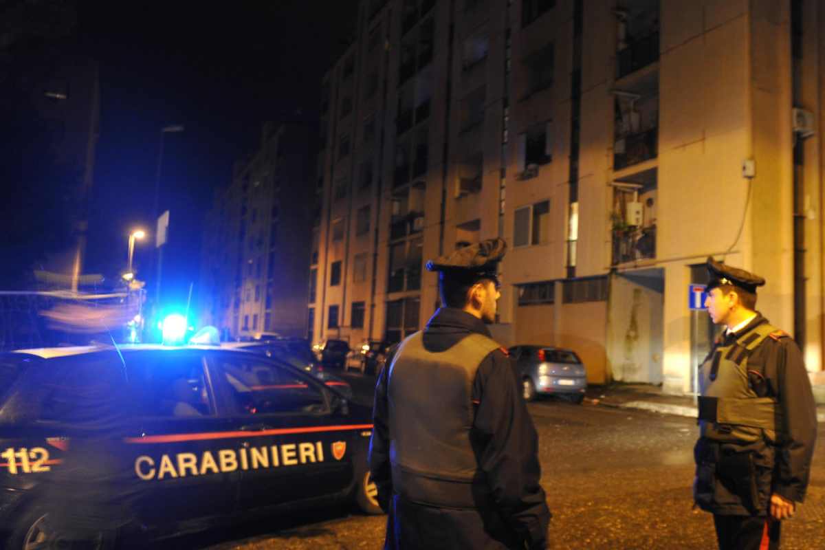 Bambina cade dal balcone