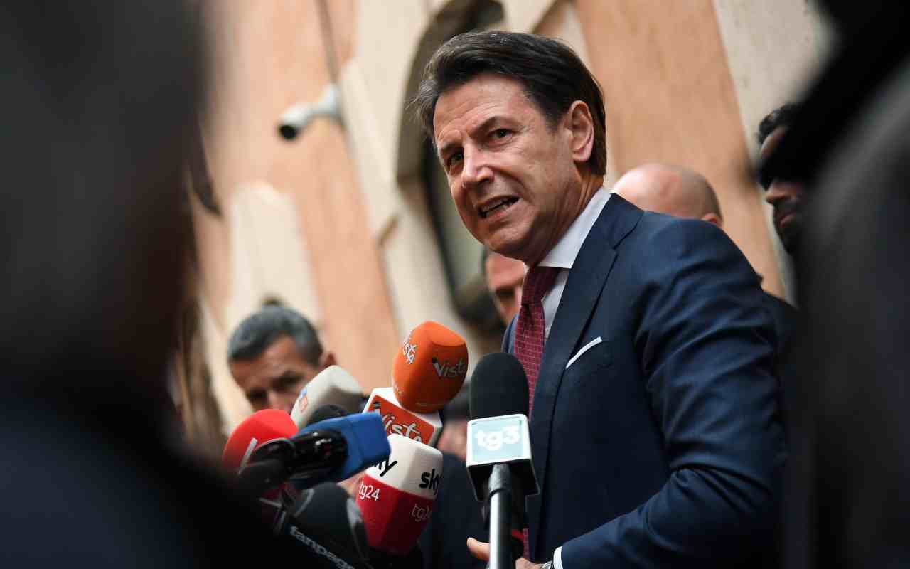 Giuseppe Conte oggi in piazza a Firenze