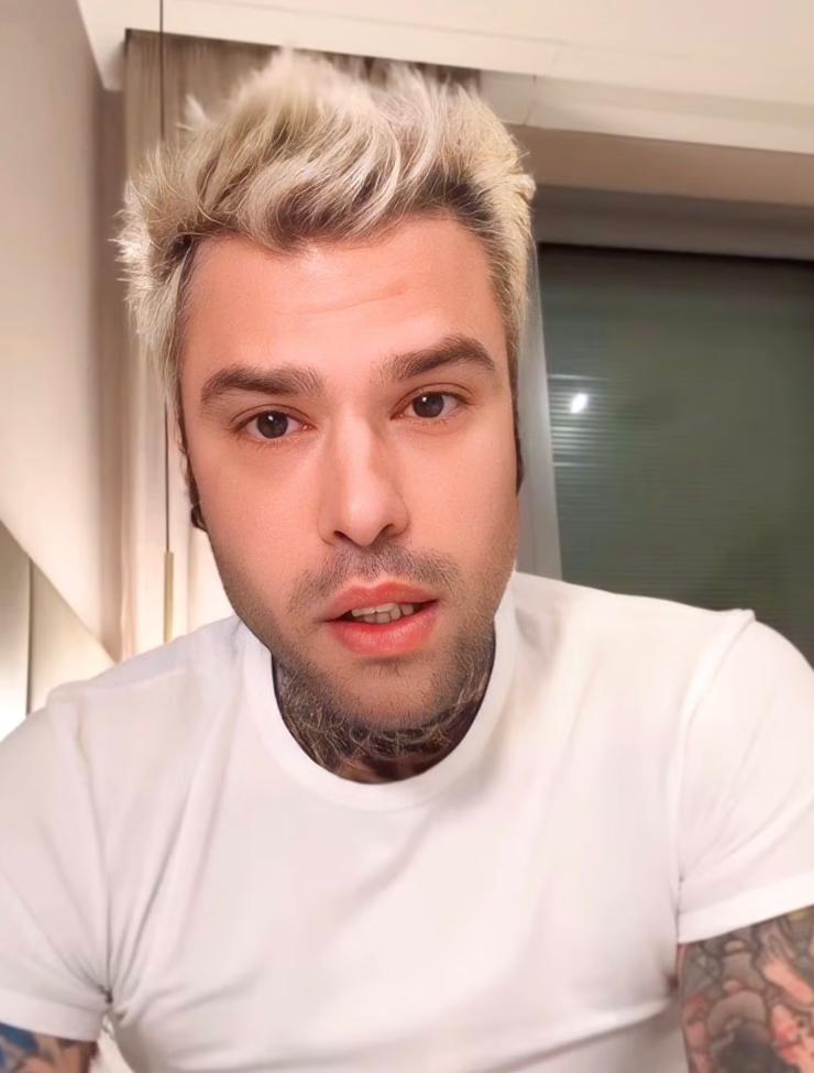 Fedez torna sui social