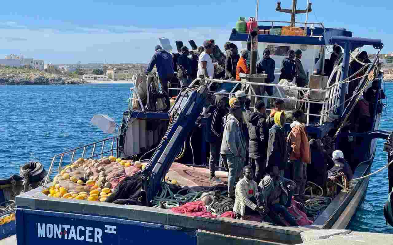 Lampedusa, arrivi migranti.