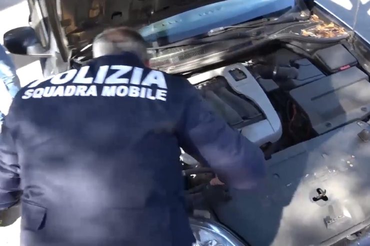 Vendevano auto rubate