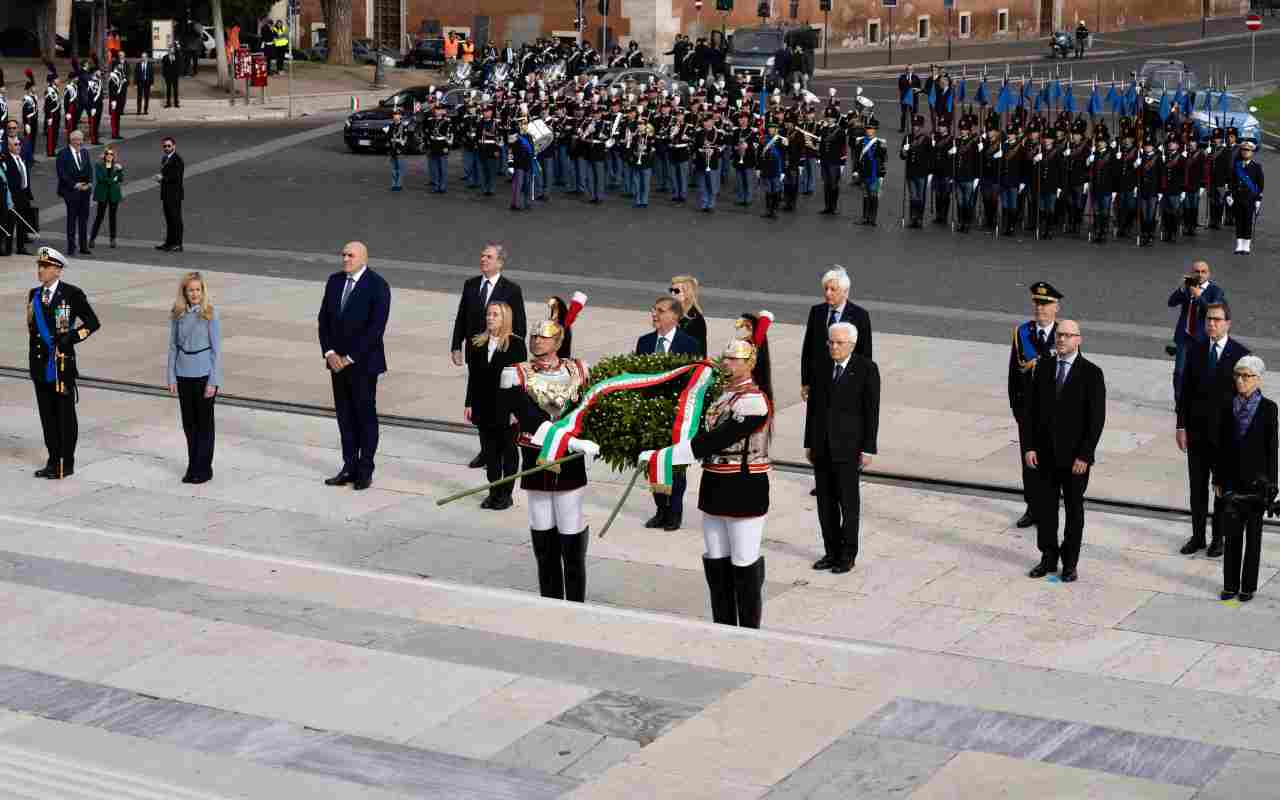 25 Aprile, la premier Meloni all'Altare della Patria