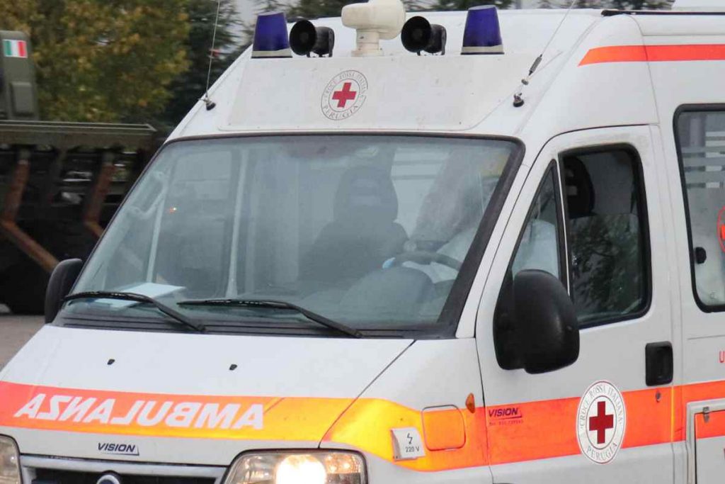 Terribile incidente tra due auto