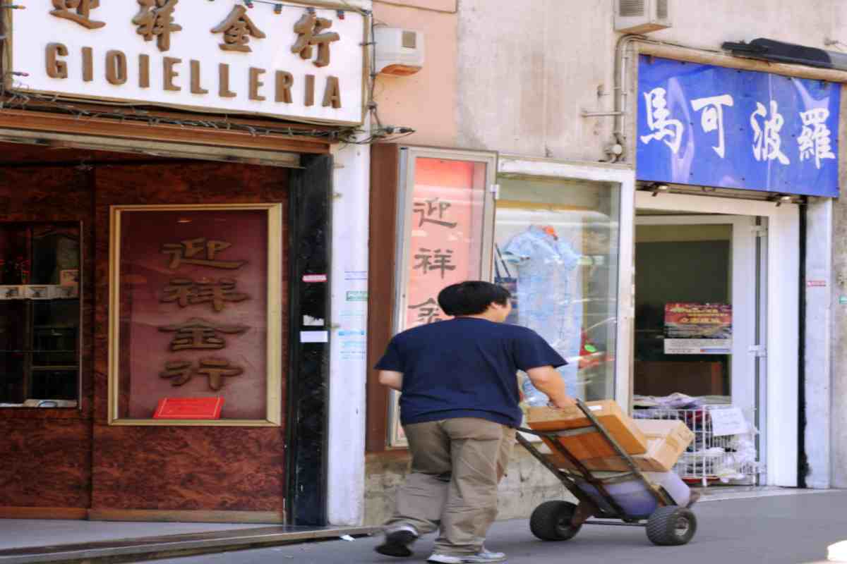 Gli illeciti dei negozi cinesi a Roma