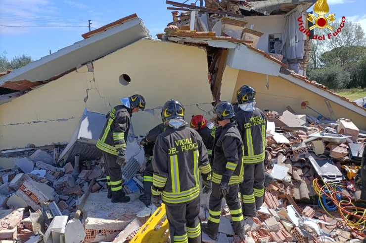 Esplosione in una casa a Lucca