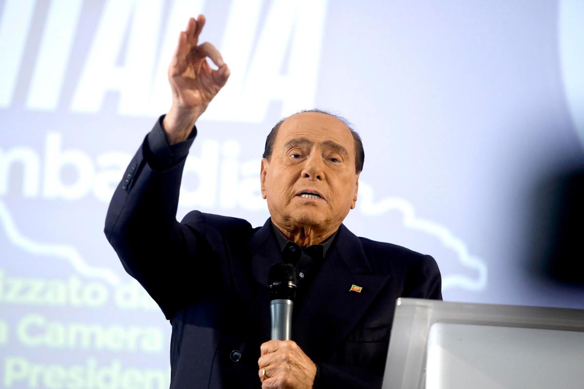 Berlusconi ricoverato, bollettino medico: Cauto ottimismo
