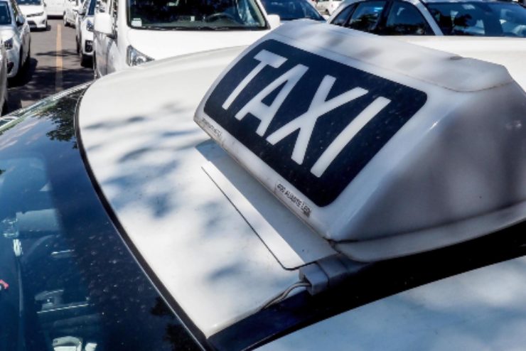 Incidente taxi-auto a Milano