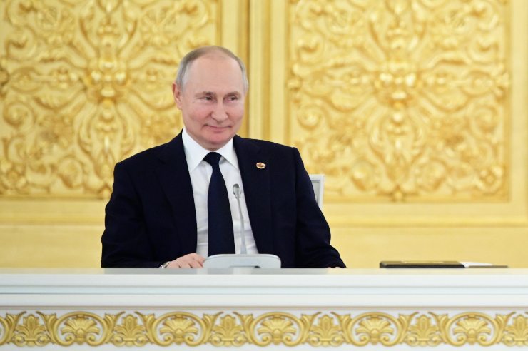 Putin visita Kherson e Lugansk