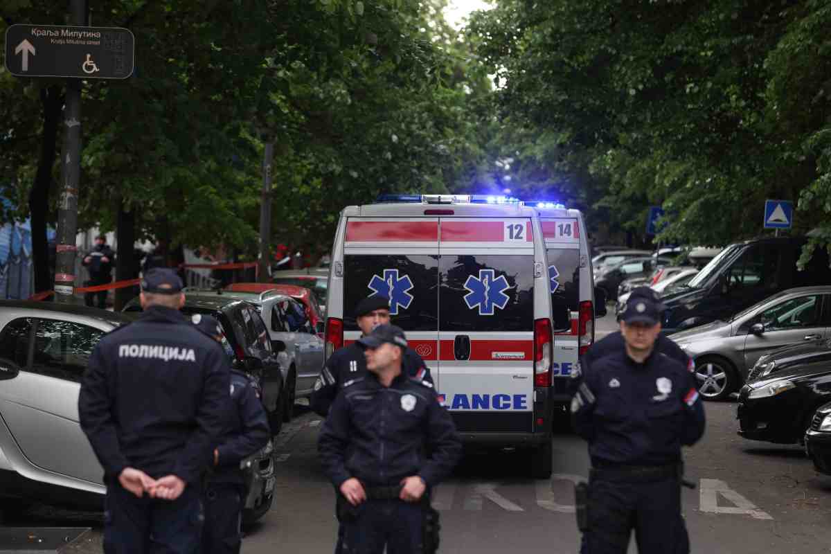 Tragedia in una scuola a Belgrado