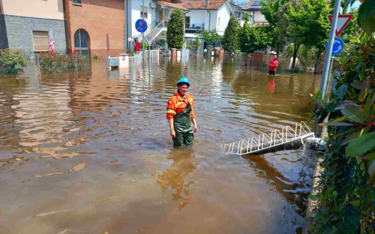 Cervia, la Protezione civile del Lazio a lavoro per drenare l'acqua