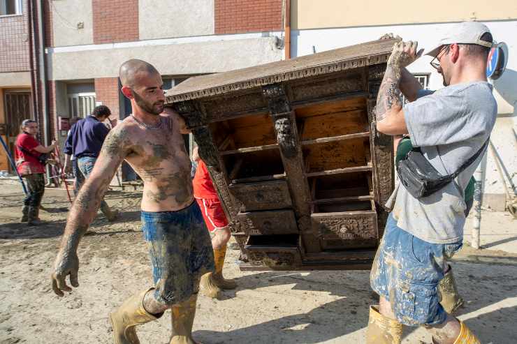 Chiede due giorni di permesso dal lavoro e viene licenziato