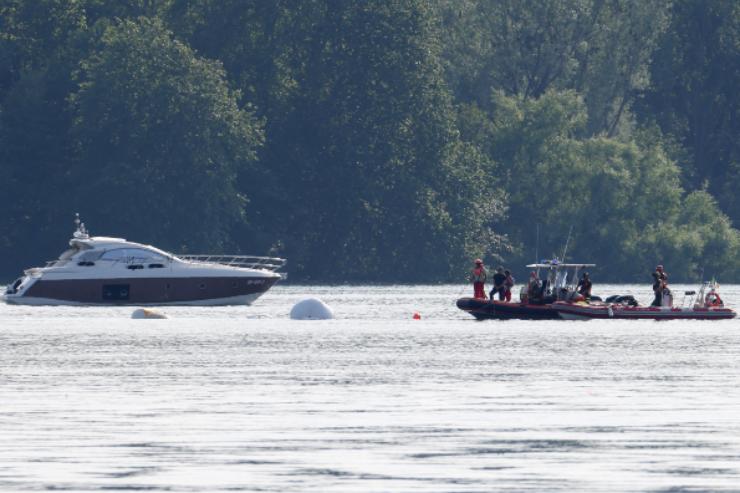 Barca ribaltata sul Lago Maggiore