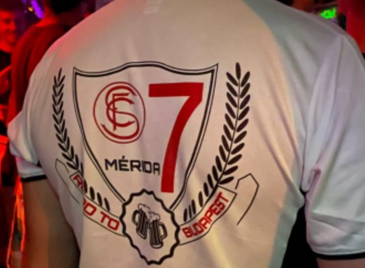 Maglia celebrativa dei tifosi del Siviglia