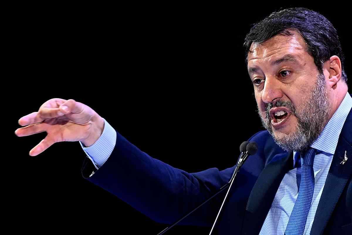 Bufera per il tweet di Salvini