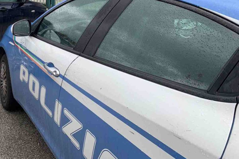Tenta Di Uccidere I Genitori Polizia Sul Posto Arrestato Un Uomo