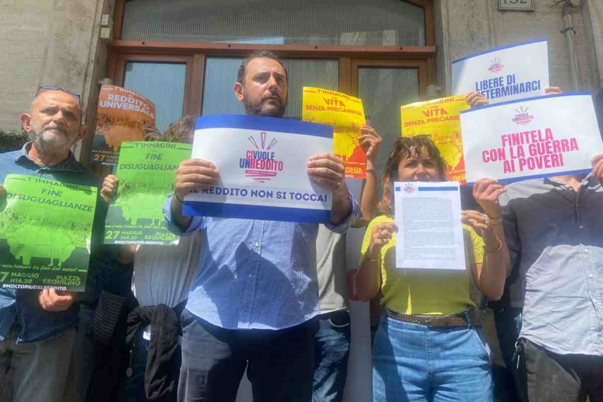 Protesta Montecitorio reddito di cittadinanza