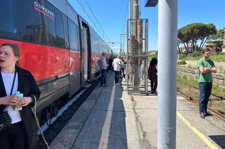 Arrestato uomo che si era vestito da donna