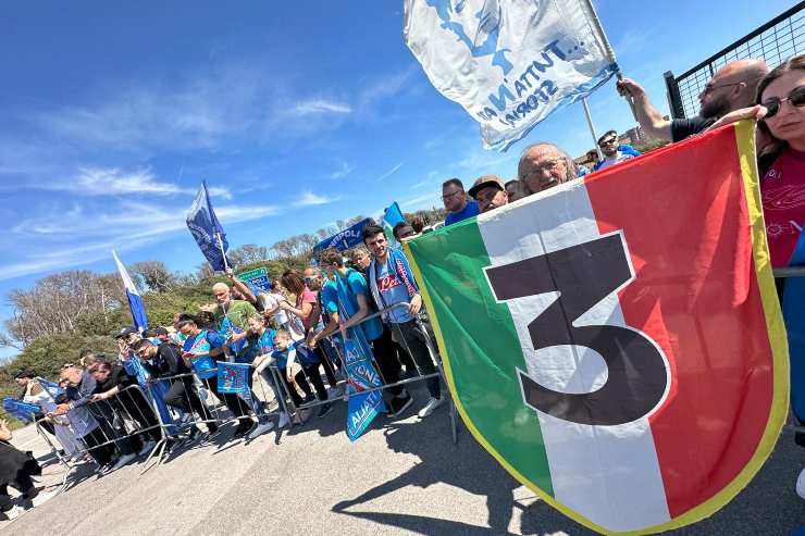 La festa dei tifosi del Napoli continua