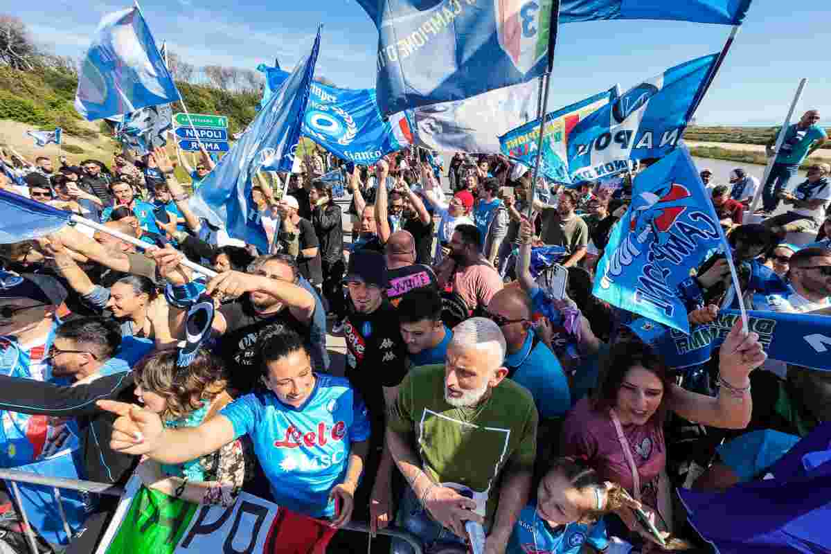 La festa dei tifosi del Napoli continua