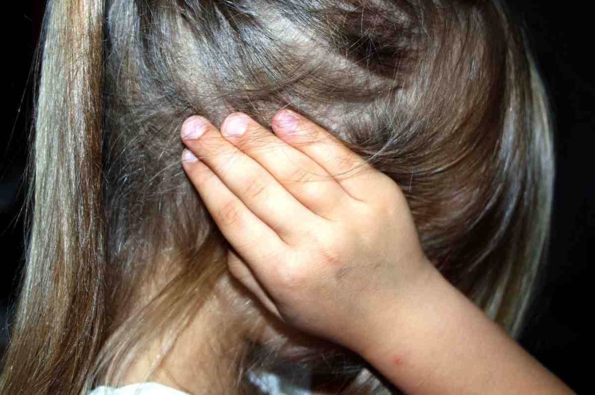 Bambini maltrattati e malnutriti, arrestata la mamma 