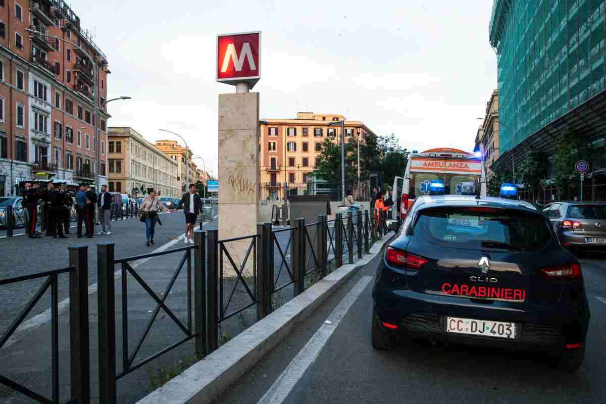 Crolla pannello Metro Roma