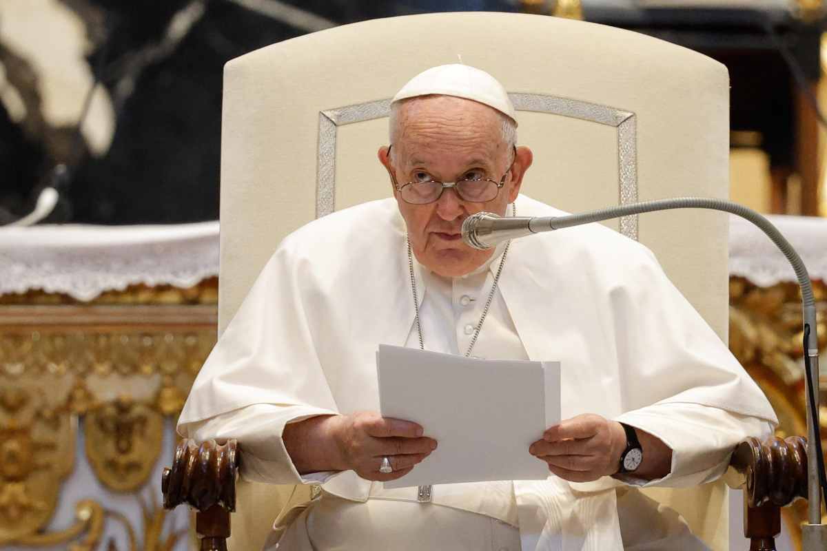 Papa Francesco di nuovo ricoverato