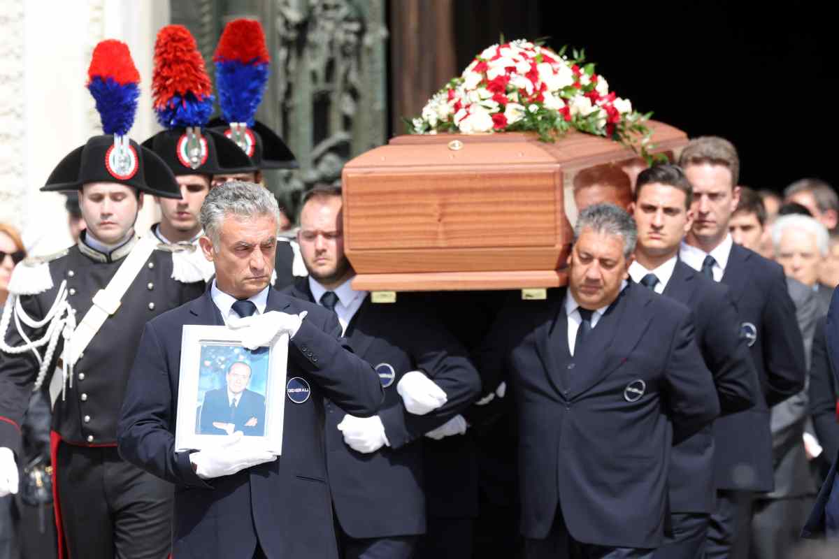 Berlusconi da record al suo funerale