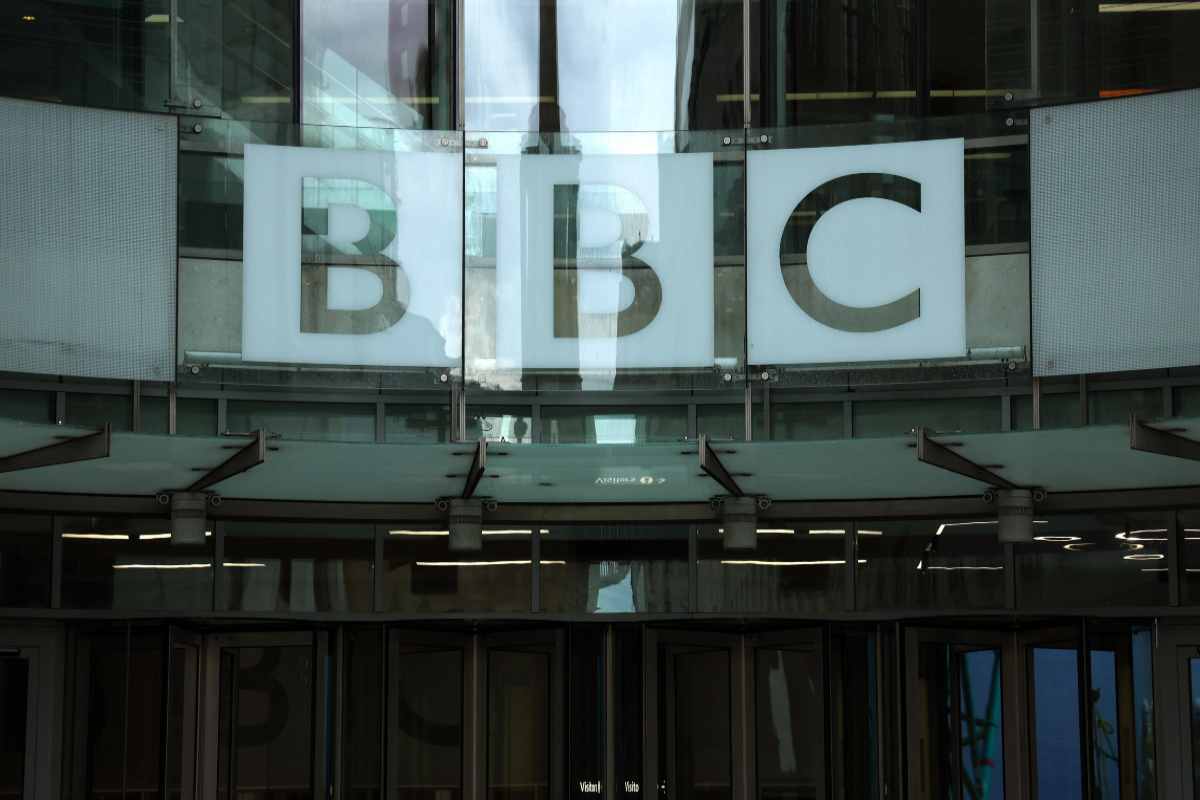 Scandalo alla BBC, presentatore sotto accusa