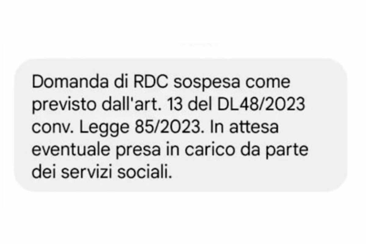 Sms dell'Inps che comunica lo stop al reddito di cittadinanza