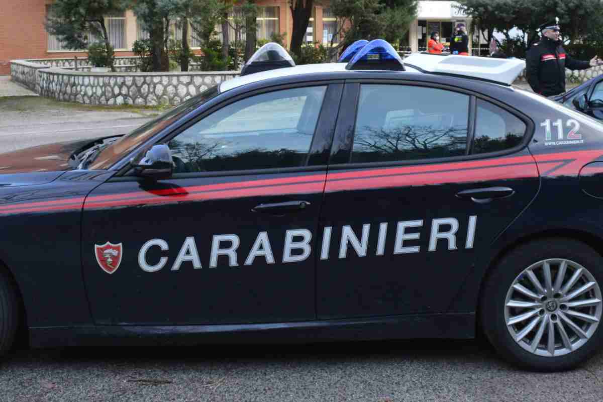 Uccide il padre e fa perdere le tracce