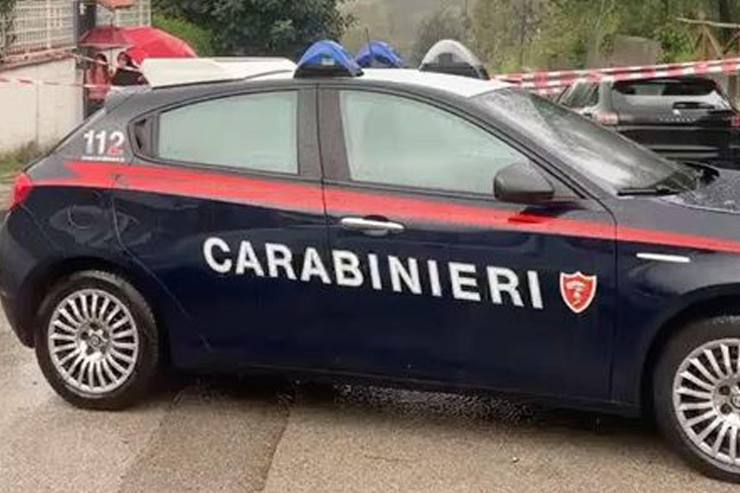 Uccide il padre e fa perdere le tracce