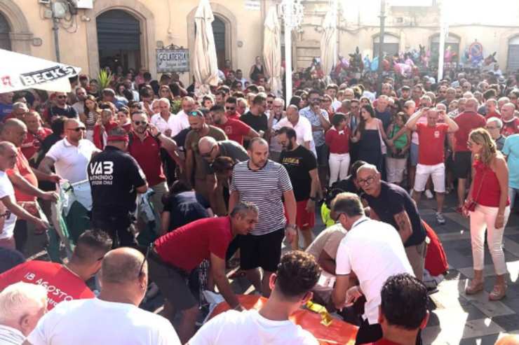 Incidente durante festa del patrono