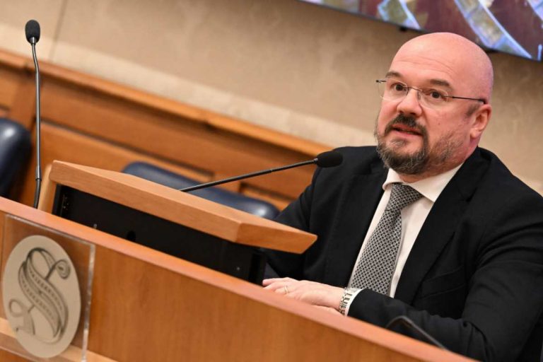 Dossieraggio politici e vip, tuoni 