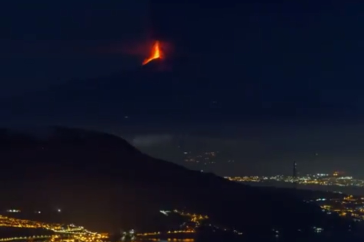 Erutta l'Etna