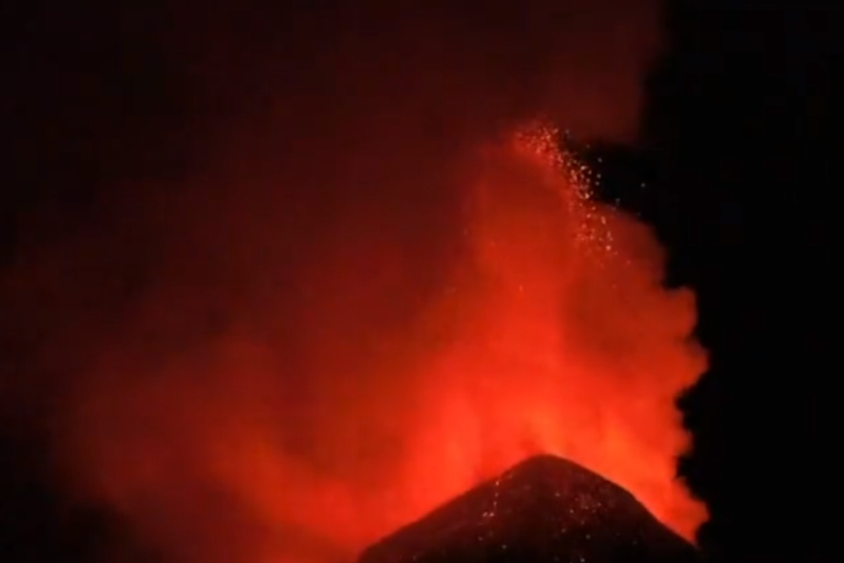 Erutta l'Etna