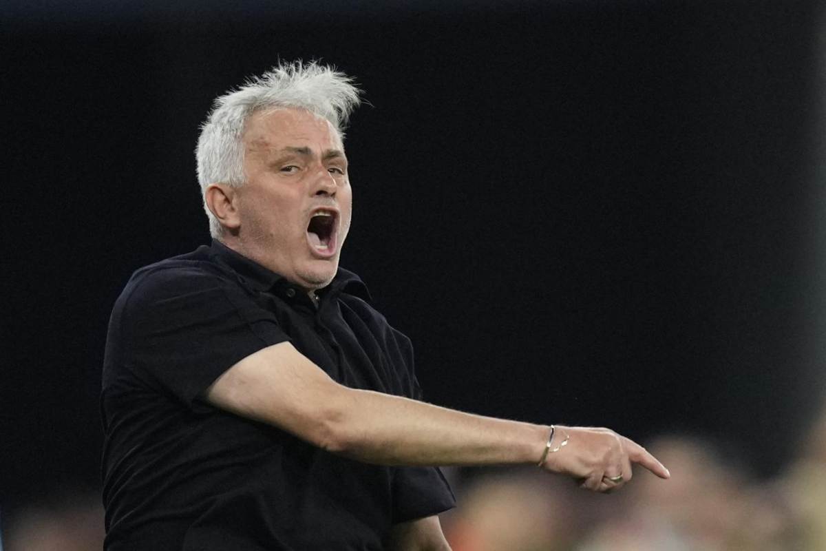 Furia Mou contro la società