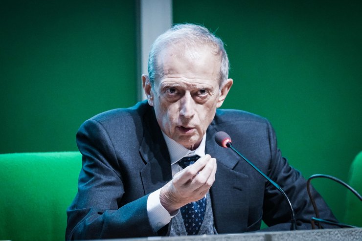 Piero Fassino contrario